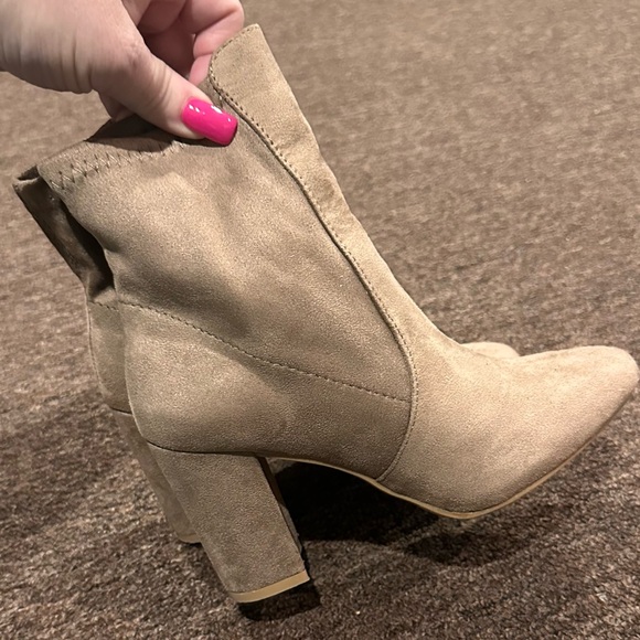 EUC Women's Sz 7 brown faux suede chunky heel boots shoes casual - Picture 1 of 6